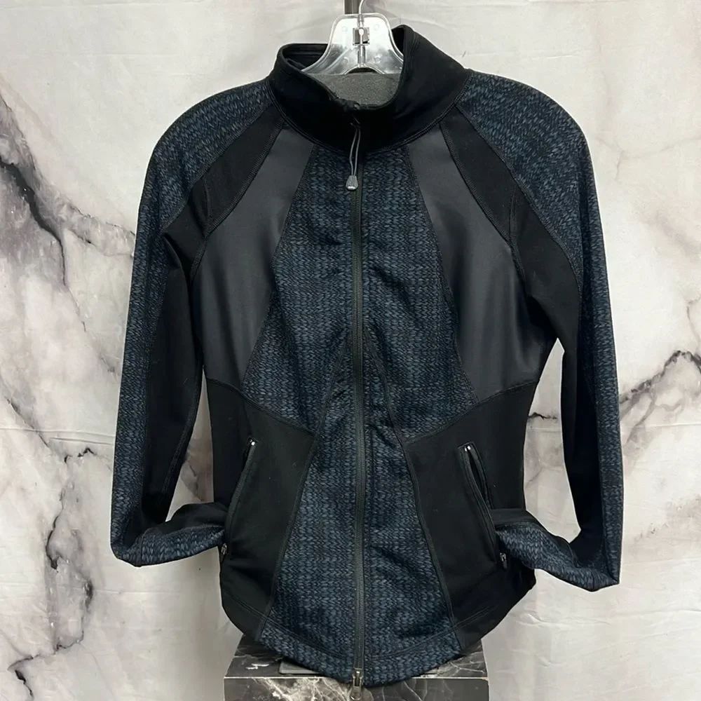 * Zella navy and black print workout jacket